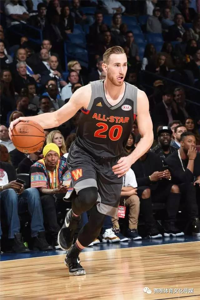 浓眉哥在TES比赛中表现优异，重返赛场引发热议！观众掌声雷动(浓眉哥对比杜兰特)