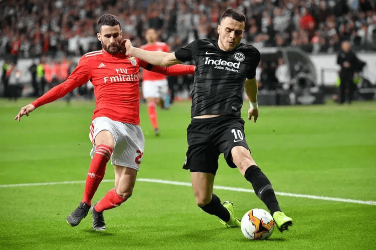 英雄联盟-包含转会期荷甲焦点战；尼斯扳平良机；引发热议；阵容厚度经受考验的词条